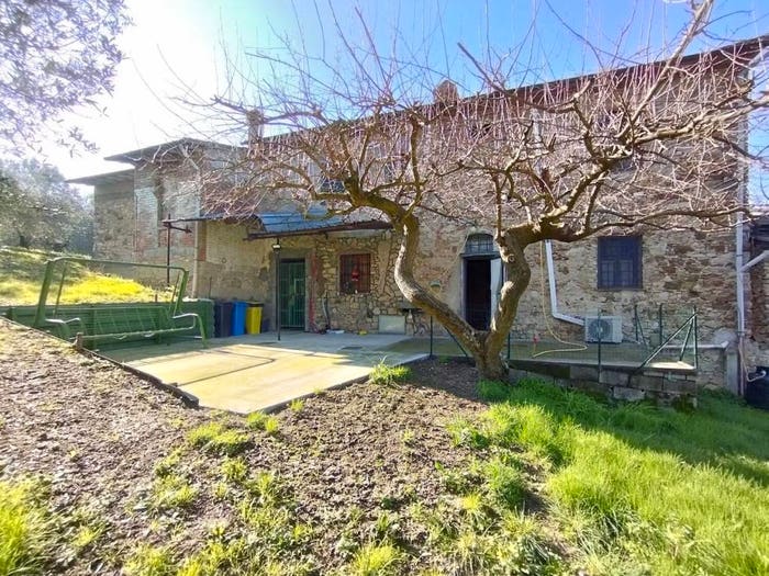 Casa con 6 locali in vendita in Via della Chiesa di Buriano, Quarrata