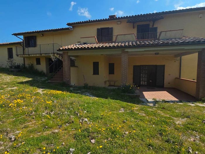 Casa con 6 locali in vendita in Vocabolo Castagna, Montecastrilli
