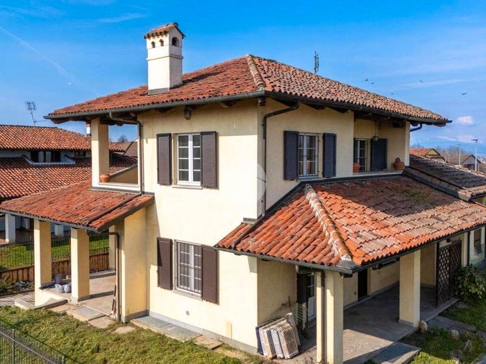 Casa con 6 locali in vendita in VIA SAN GIACOMO DEI PASSERI, Fossano
