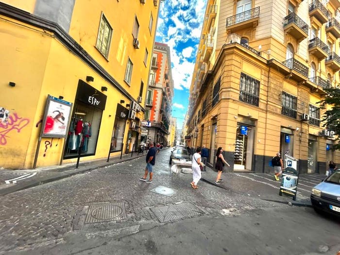 Appartamento trilocale in vendita in Via del Lavinaio, Mercato, Napoli