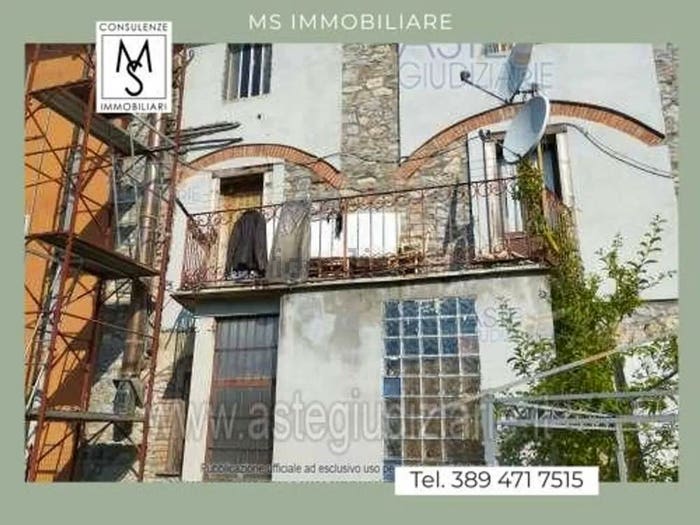 Appartamento con 6 locali in vendita in Strada Armino, Cocquio, CocquioTrevisago
