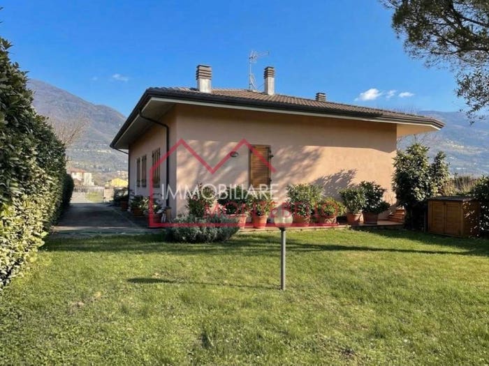 Casa con 6 locali in vendita in Via Montebello, Camaiore Paese, Camaiore