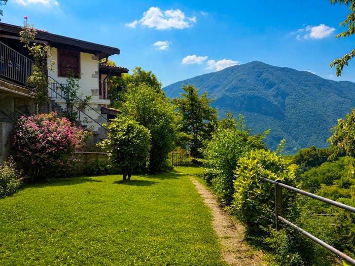 Casa con 5 locali in vendita in Strada Sasso Rosso Dasio, San Mamete, Valsolda