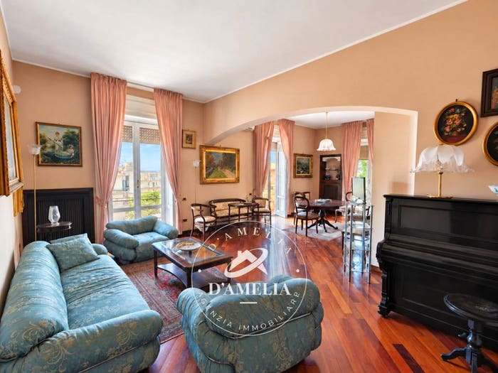 Appartamento con 5 locali in vendita in Via Michelangelo Schipa, Centro, Salerno