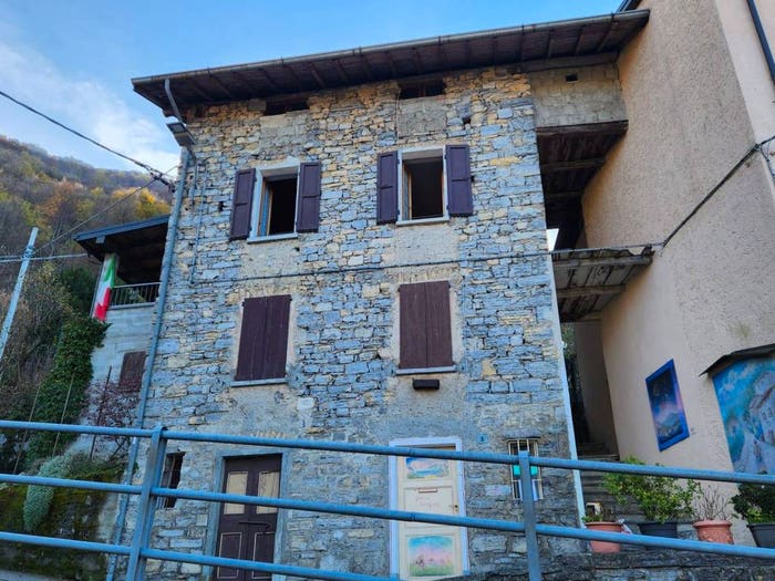 Casa bilocale in vendita in Osteno Claino, Claino con Osteno
