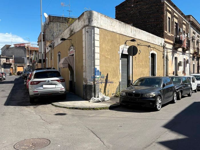 Casa quadrilocale in vendita in Via Caduti del Lavoro, Picanello, Catania
