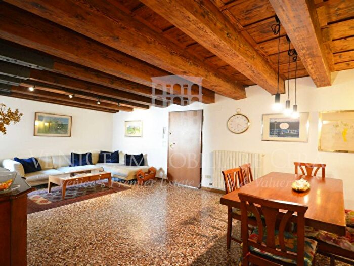 Appartamento quadrilocale in vendita in Campo Sant'Anzolo, San Marco, Venezia