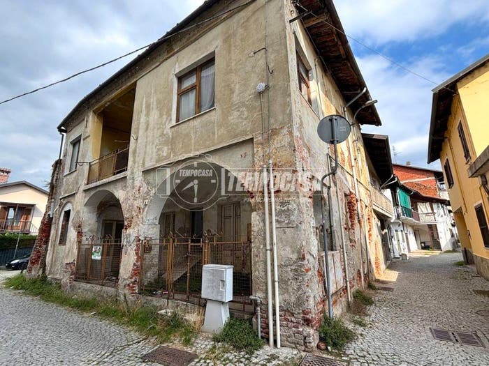 Casa con 6 locali in vendita in Via Giovanni Cena, Montanaro
