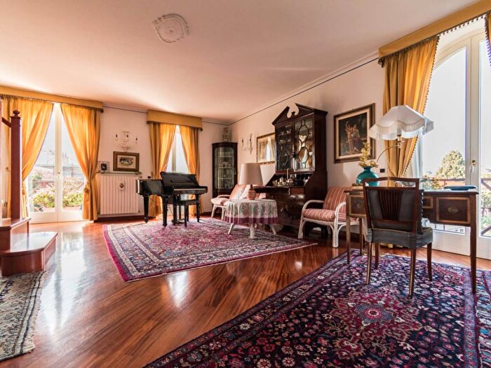 Casa con 6 locali in vendita in Centro, Bordighera