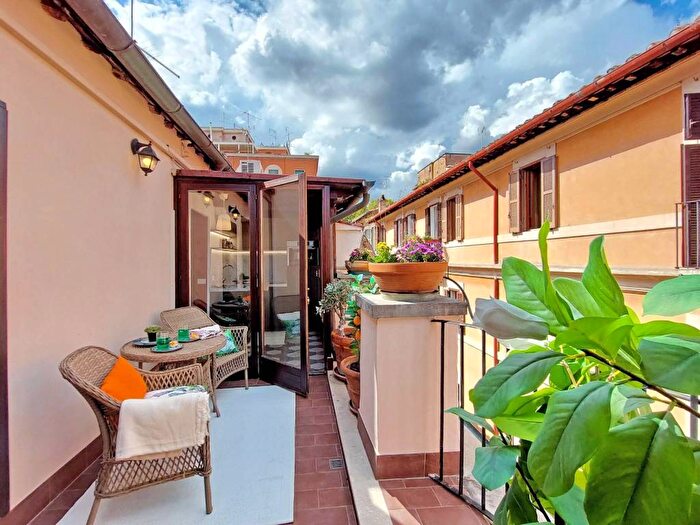 Casa trilocale in vendita in Via della Lungaretta, Trastevere, Roma