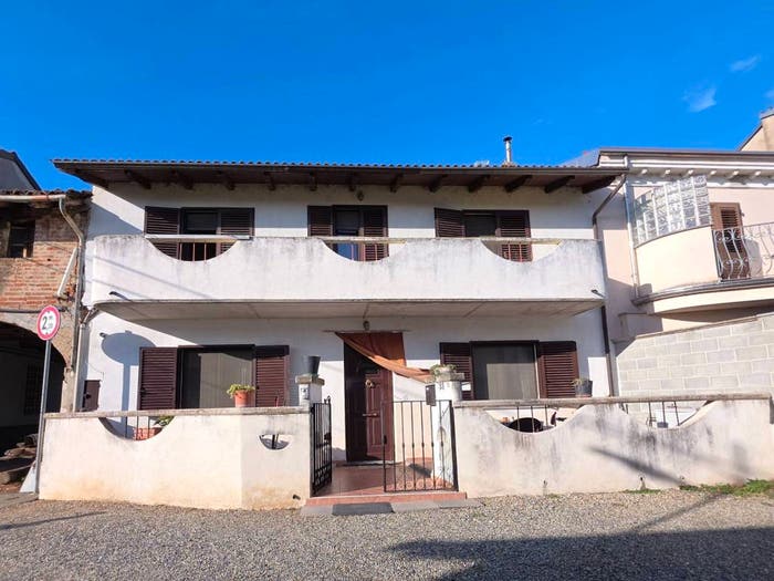 Casa con 6 locali in vendita in Via Giuseppe Mazzini, Robella