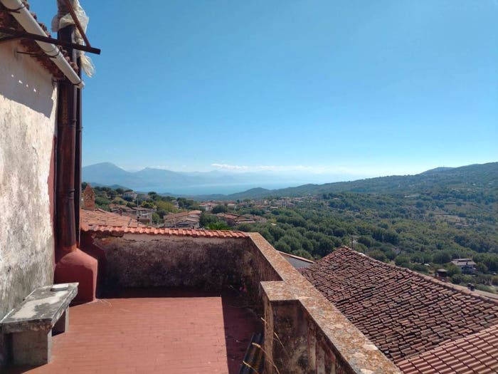 Appartamento quadrilocale in vendita in Vico di Corso Giuseppe Garibaldi, Centro, Roccagloriosa