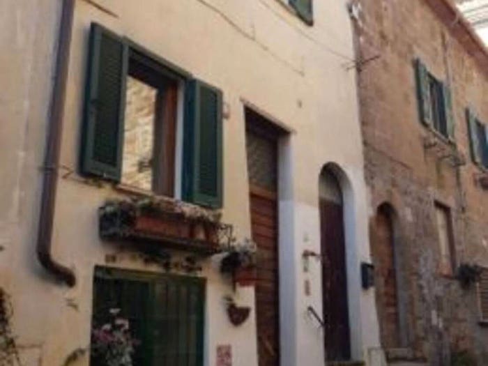 Appartamento trilocale in vendita in Via Castel Vecchio, Centro, Capranica