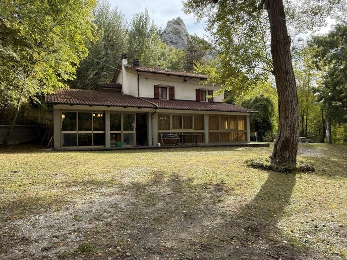 Casa con 6 locali in vendita in Verzuno, Camugnano