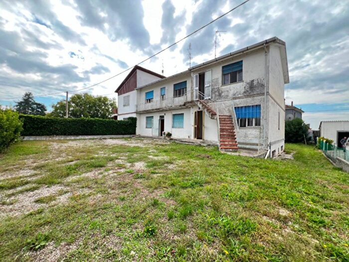 Casa con 6 locali in vendita in Via Pomposa, Contrapò Villanova, Ferrara