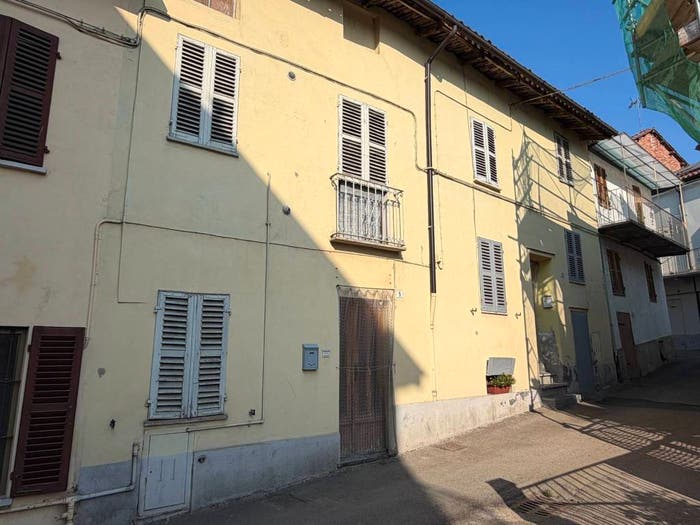Casa con 6 locali in vendita in Via Professor Mangosio, Centro, Castello di Annone