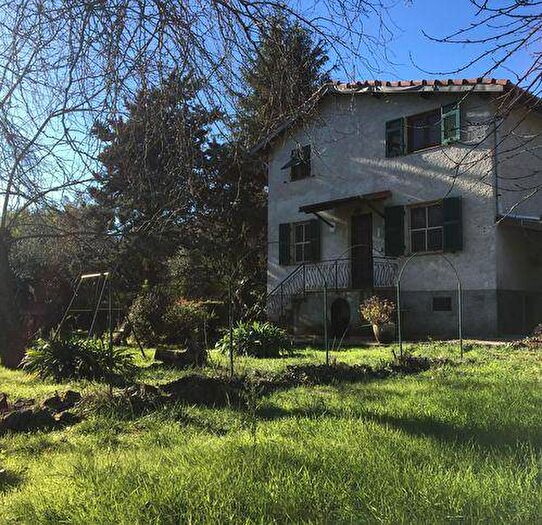 Casa con 6 locali in vendita in Apricale