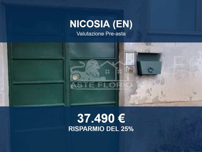 Appartamento con 5 locali in vendita in Via Maria Cirino, Centro, Nicosia