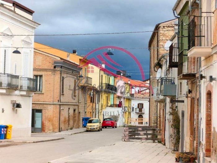 Casa con 5 locali in vendita in Rotello
