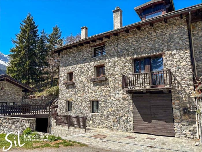 Appartamento trilocale in vendita in Via Primo Maggio, Savoulx, Oulx