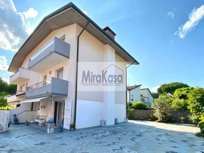 Casa con 6 locali in vendita in Via Orione, Centro, Cervia