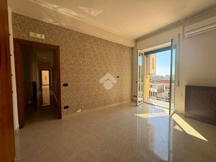 Appartamento trilocale in vendita in Via Francesco Provenzale, Ponti Rossi, Napoli