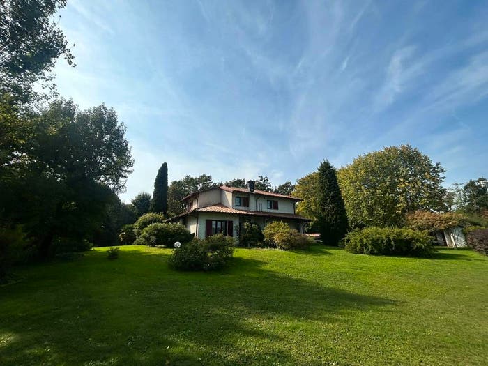 Casa con 6 locali in vendita in Via Monte Grappa, Fenegrò