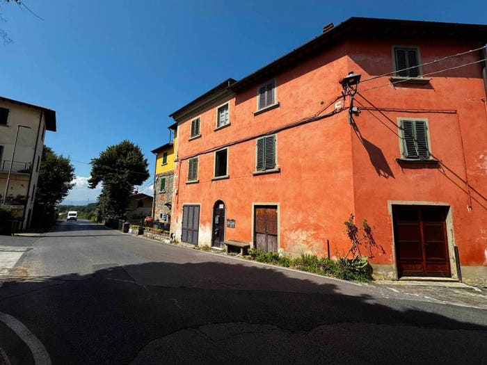 Appartamento trilocale in vendita in Via Vittorio Veneto, Centro, Loro Ciuffenna