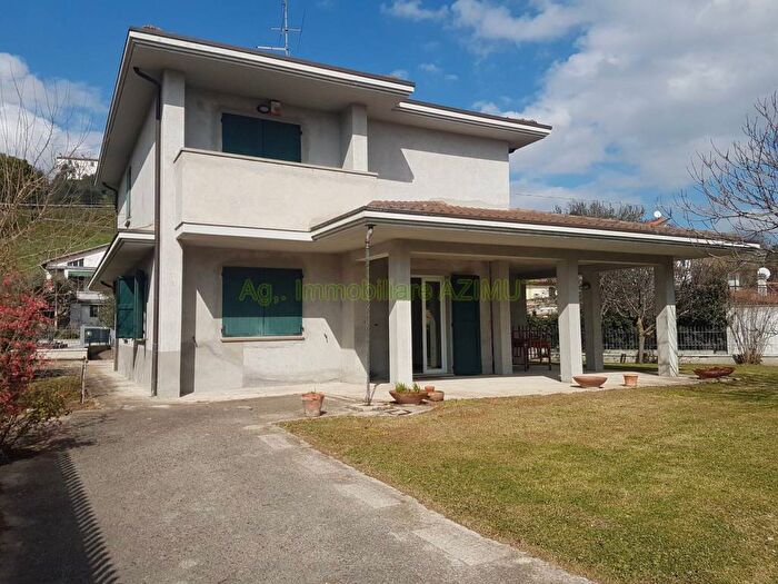 Casa con 6 locali in vendita in Via degli Olivi, Tavernelle, Colli al Metauro