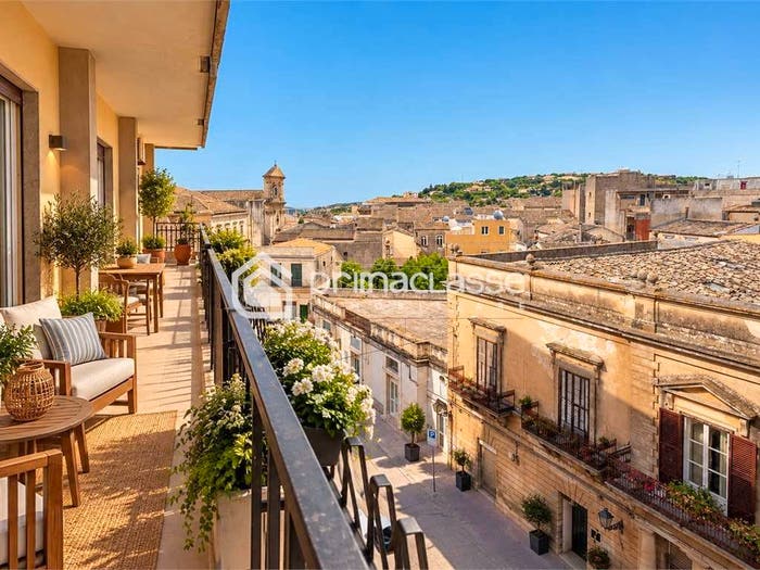 Appartamento con 6 locali in vendita in Modica Alta, Modica