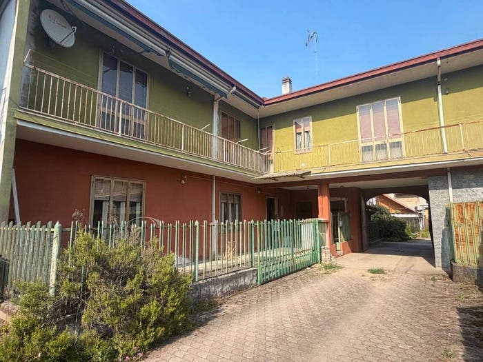 Appartamento con 5 locali in vendita in Via Fratelli Cairoli, Centro, Cilavegna