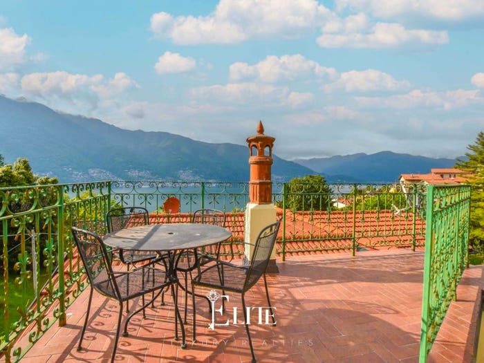 Appartamento trilocale in vendita in Via Guglielmo Marconi, Centro, Tronzano Lago Maggiore