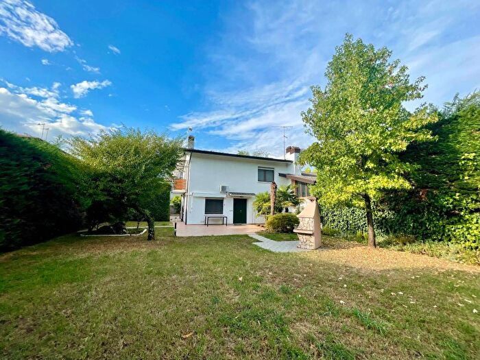 Casa quadrilocale in vendita in Via Treviso, Cussignacco Paparotti, Udine