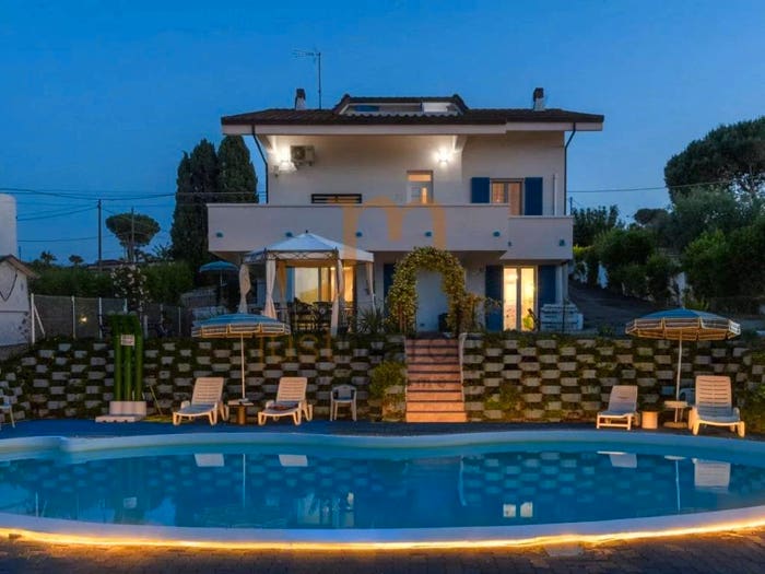 Casa con 6 locali in vendita in Via San Cristoforo, San Costanzo