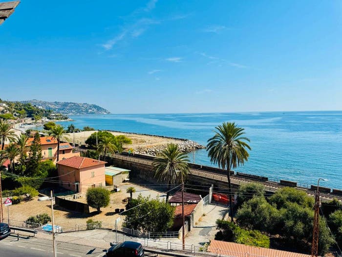 Appartamento trilocale in vendita in Via Charles Garnier, Centro Storico Sant'Ampelio, Bordighera