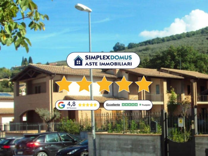Appartamento con 6 locali in vendita in Via Narni, Trevi