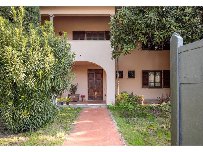 Casa con 6 locali in vendita in via pertini, Centro, Calenzano