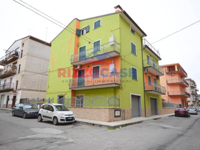 Casa con 6 locali in vendita in Via Luigi Einaudi, Mirto, Crosia