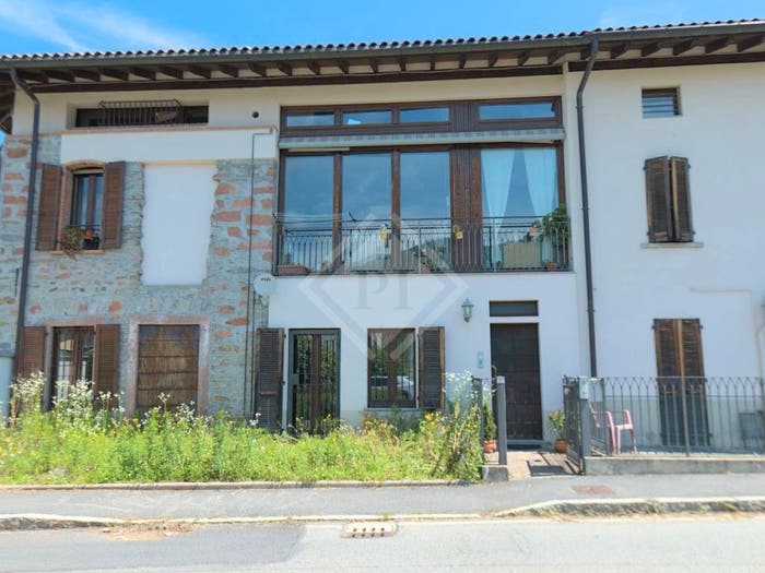 Appartamento trilocale in vendita in Brinzio