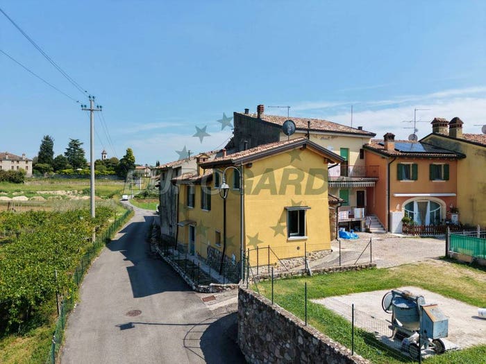 Casa quadrilocale in vendita in Strada Palu, Bardolino