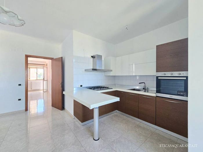 Appartamento quadrilocale in vendita in Via Catullo, Fragagnano