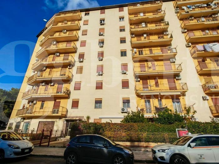 Appartamento quadrilocale in vendita in Via Giuseppe Li Bassi, Montegrappa, Palermo