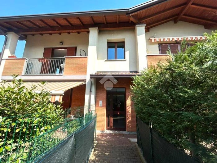 Appartamento trilocale in vendita in Via dei Guastelli, Puginate, Bregnano
