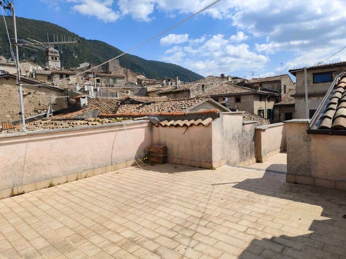 Casa con 6 locali in vendita in Via Benedetto Cairoli, Centro, Giuliano di Roma