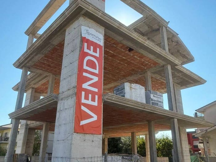 Casa con 6 locali in vendita in Via Catanzaro, Semicentro, Aprilia