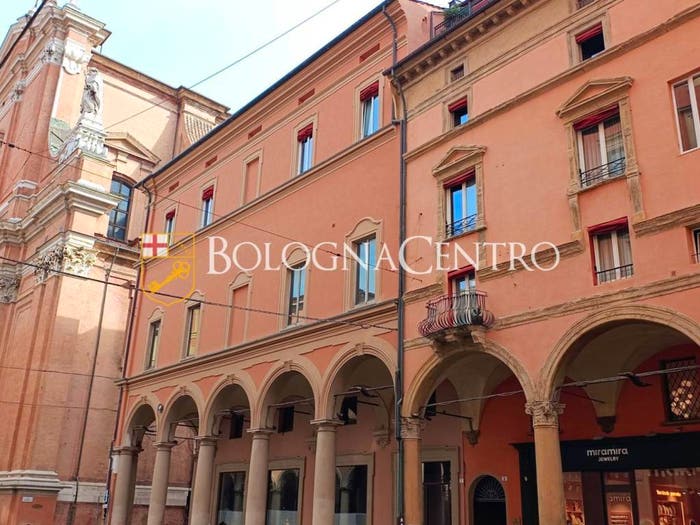 Appartamento quadrilocale in vendita in Via Altabella, Centro Storico, Bologna