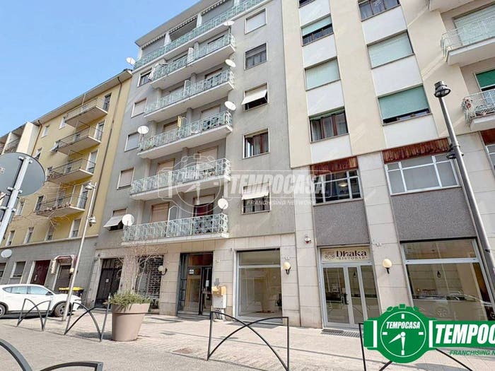 Appartamento trilocale in vendita in Via Giovanni Dossena, Borgo Rovereto Piscina, Alessandria