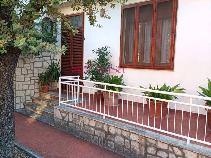 Casa con 5 locali in vendita in Ribolla, Roccastrada