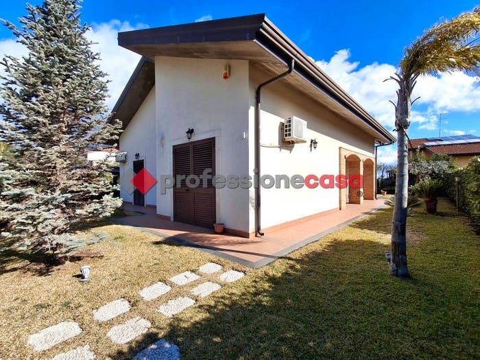 Casa con 6 locali in vendita in Via delle Ginestre, Centro, Pedara