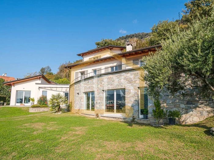 Casa con 6 locali in vendita in via domodossola, Cernobbio